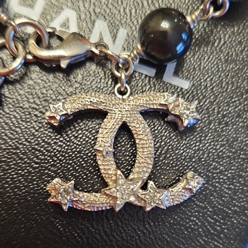 💸SOLD💸 CHANEL Bracelet CC Star Crystals Black Silver Beads Pearls 12P - Picture 2 of 8